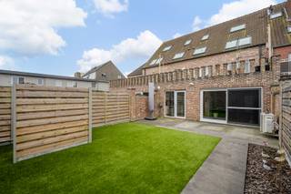 Op zoek naar een lichtrijk en energiezuinig appartement op het gelijkvloers, gelegen in een rustige buurt maar toch vlakbij alle voorzieningen?...