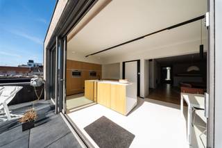 Top investment: apartment building with 3 already rented apartments and 1 luxury apartment with garden.