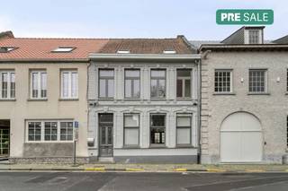 Ready to move in and well-kept house for sale in the center of Izegem. This pleasant family home has a living area of 155 m² and has 3 full...