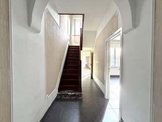 Op zoek naar een solide, ruime woning met een uitstekende ligging in Deerlijk?Deze alleenstaande woning op een perceel van 771 m² combineert ruimte,...