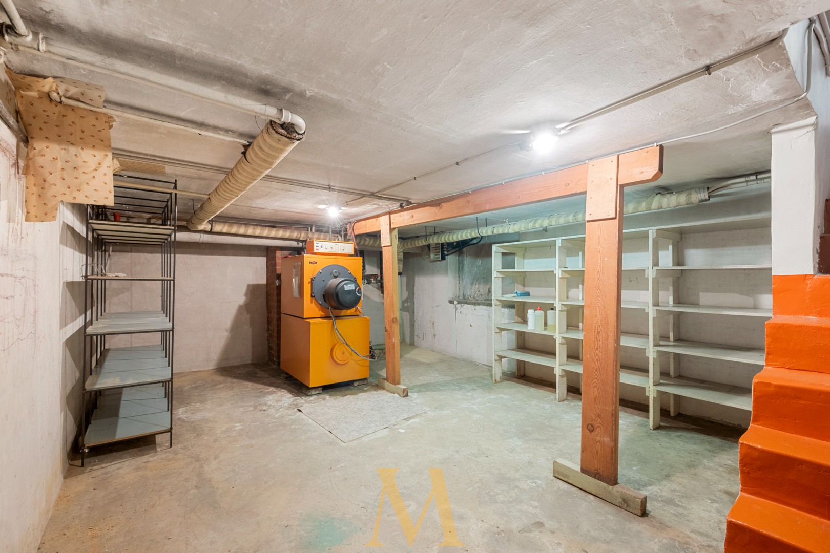 Ruime en veelzijdige woning met magazijn/garage en zonnige tuin nabij centrum Waregem - foto 5