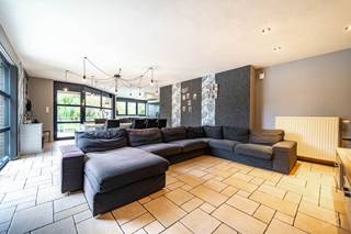 The real estate agency We Invest is delighted to present this spacious 5-bedroom house, offering 290 m² of living space (400 m² in total)!Layout: *...