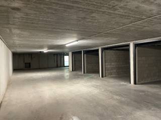 Nabij het centrum van Bornem, vindt u deze afgesloten garagebox, gelegen in een ondergondse garage voorzien van een automatische poort.  De garage...