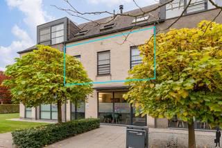 Goed onderhouden appartement op een centrale locatie in Ekeren, met alle voorzieningen binnen handbereik.Zeer ruim terras met uitzicht op...