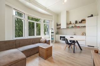Wonen op één van de beste plekken van ’t stad? Dit charmante appartement combineert een toplocatie met een kwalitatieve afwerking. Het werd...