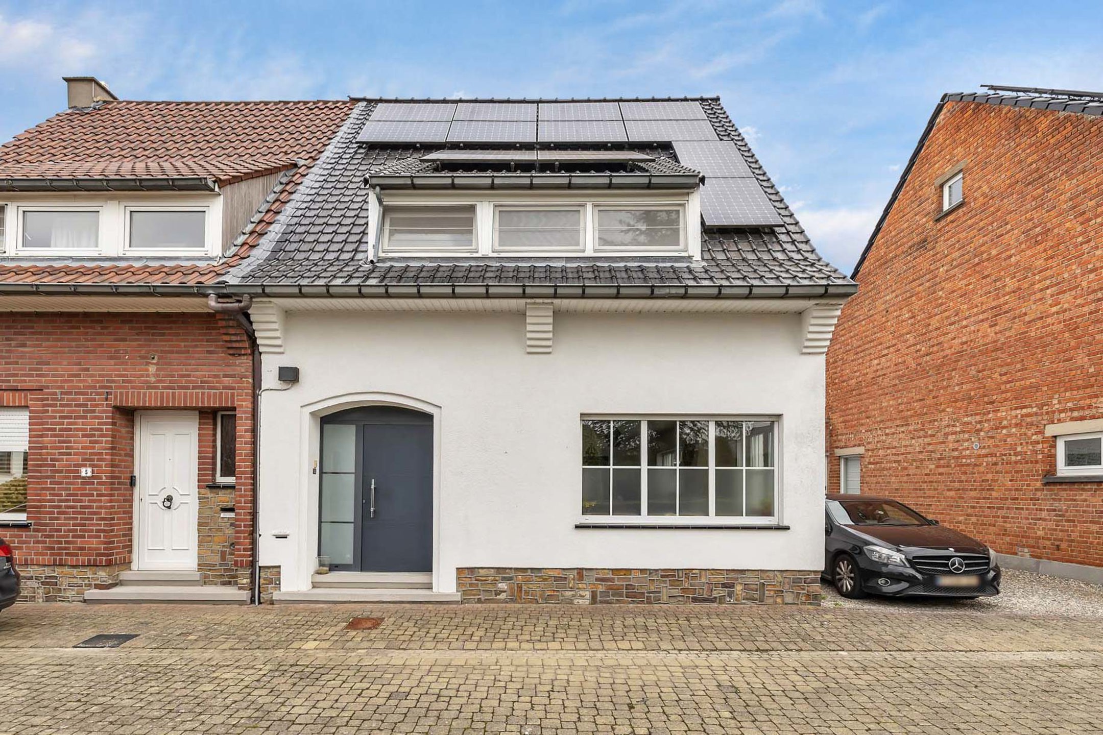 Instapklare woning met tuin en garage in rustige straat  - foto 2