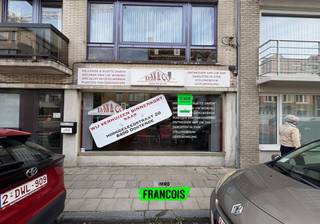 Dit handelspand bevindt zich op de Nieuwpoortsesteenweg, vlakbij het kruispunt met de Elisabethlaan.Een zeer vlot bereikbare locatie!Pand met...