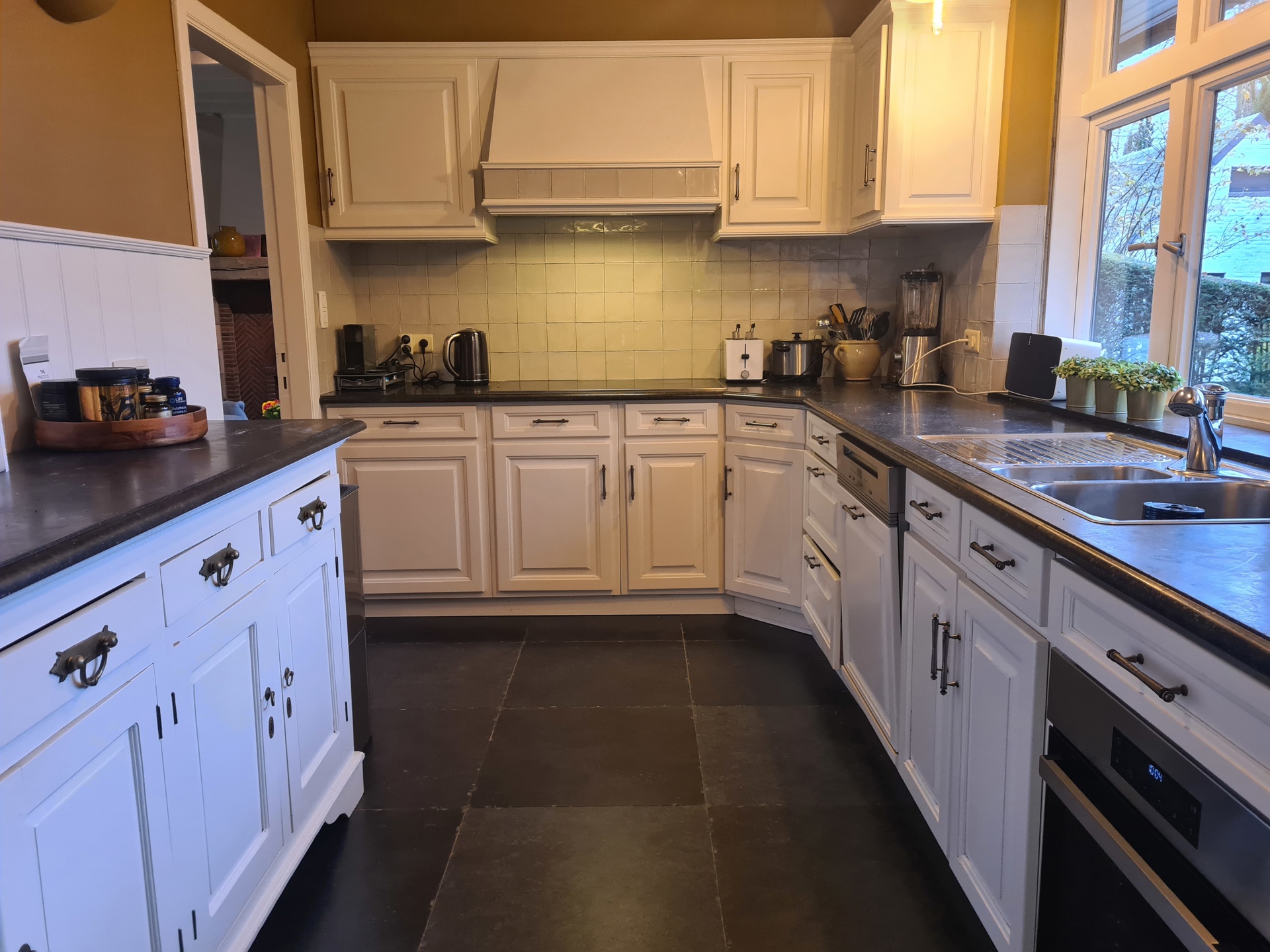 Rustig en residentieel gelegen villa op 1.500m². - foto 5