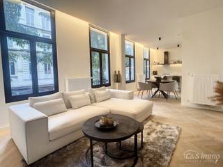 Lichtrijk appartement op het eerste verdiep in een volledig gerenoveerd gebouw, ideaal gelegen tussen het Modemuseum en het Zuid. Het appartement...