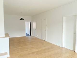 !!!Gelieve uw bezoekaanvraag per e-mail te sturen naar info@rochtusvastgoed.be, met vermelding van uw naam, gsm-nummer en het adres van het te bezoeken pand!!!<br /><br />Lichtrijk en instapklaar appartement op de tweede verdieping (zonder lift), met een gunstig EPC rapport.<br />Indeling:<br />Ruime leefruimte op onderhoudsvriendelijke parkettegels, functionele keuken, moderne badkamer uitgerust met douche en toilet, ruime slaapkamer met directe doorgang naar een tweede kamer (geschikt als bureau, dressing of babykamer), grenzend aan de keuken een aangenaam zonneterras met zicht op groen.<br />Bijkomende kosten: € 35/maand (onderhoud gemene delen en maandelijkse reiniging van de ramen aan de voorzijde).<br />Gebouw: Tweede verdieping, geen lift. Onmiddellijk beschikbaar.<br />Afzonderlijke meters voor gas, water en elektriciteit.