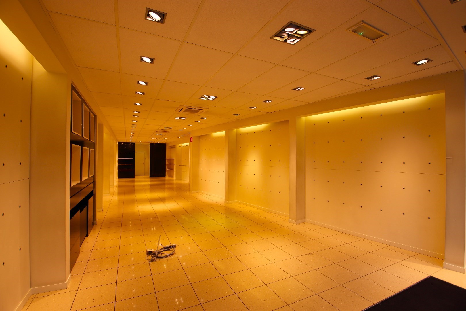 Recente handelsruimte met kelder in de Nieuwstraat te Geel - foto 3