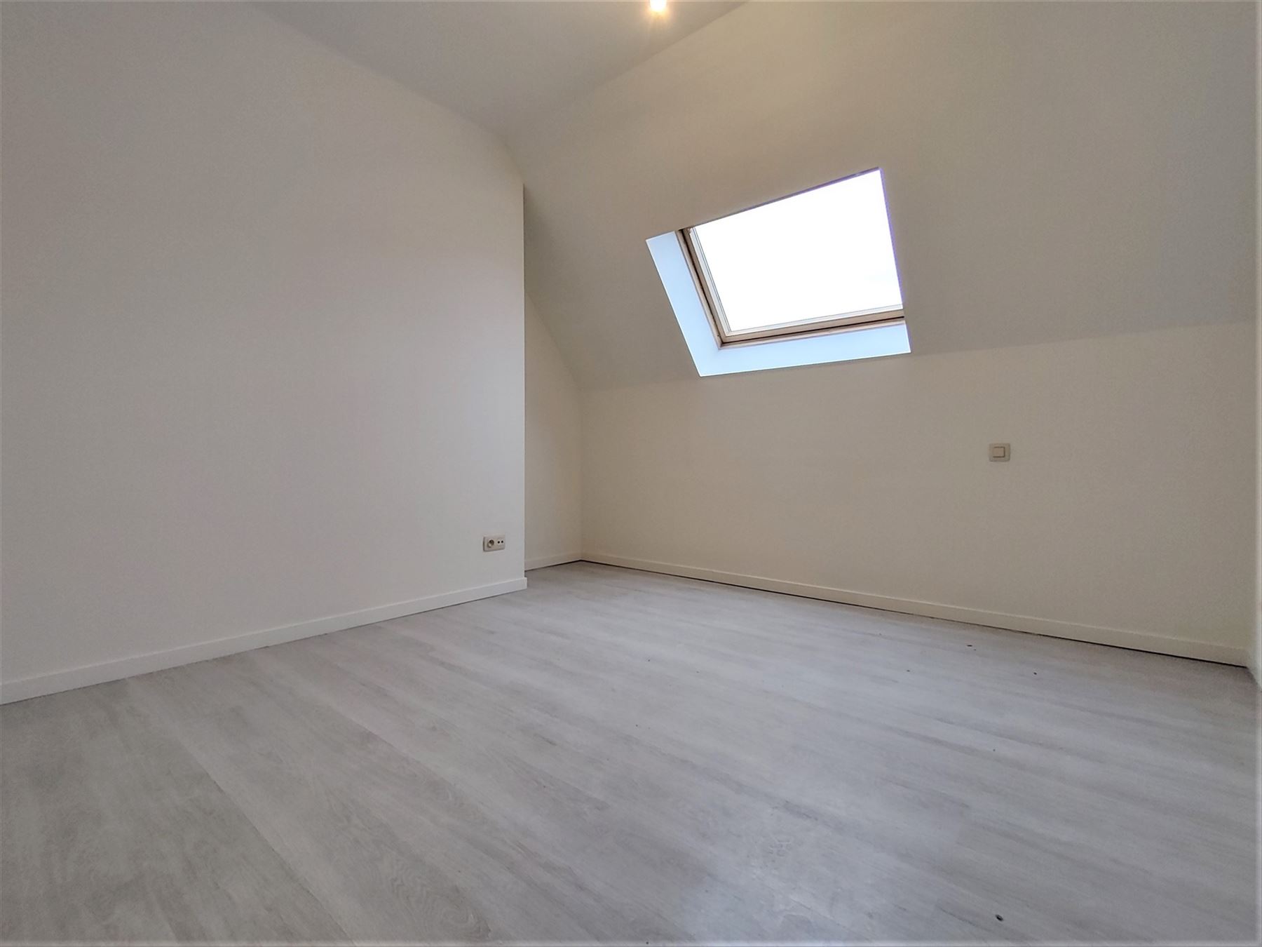 Ruim en lichtrijk duplex penthouse met 2 slaapkamers - foto 4