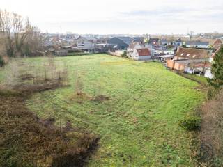 In een rustige omgeving: gelegen achter de bestaande bebouwing waardoor volledig onttrokken aan het straatverkeer, bevindt zich deze discreet...