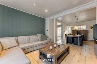 Interesse? Meer informatie op www.SWEVERS.be. - Deze ruime halfopen woning in Tessenderlo-Ham ligt in een rustige straat op een perceel van 10 are...