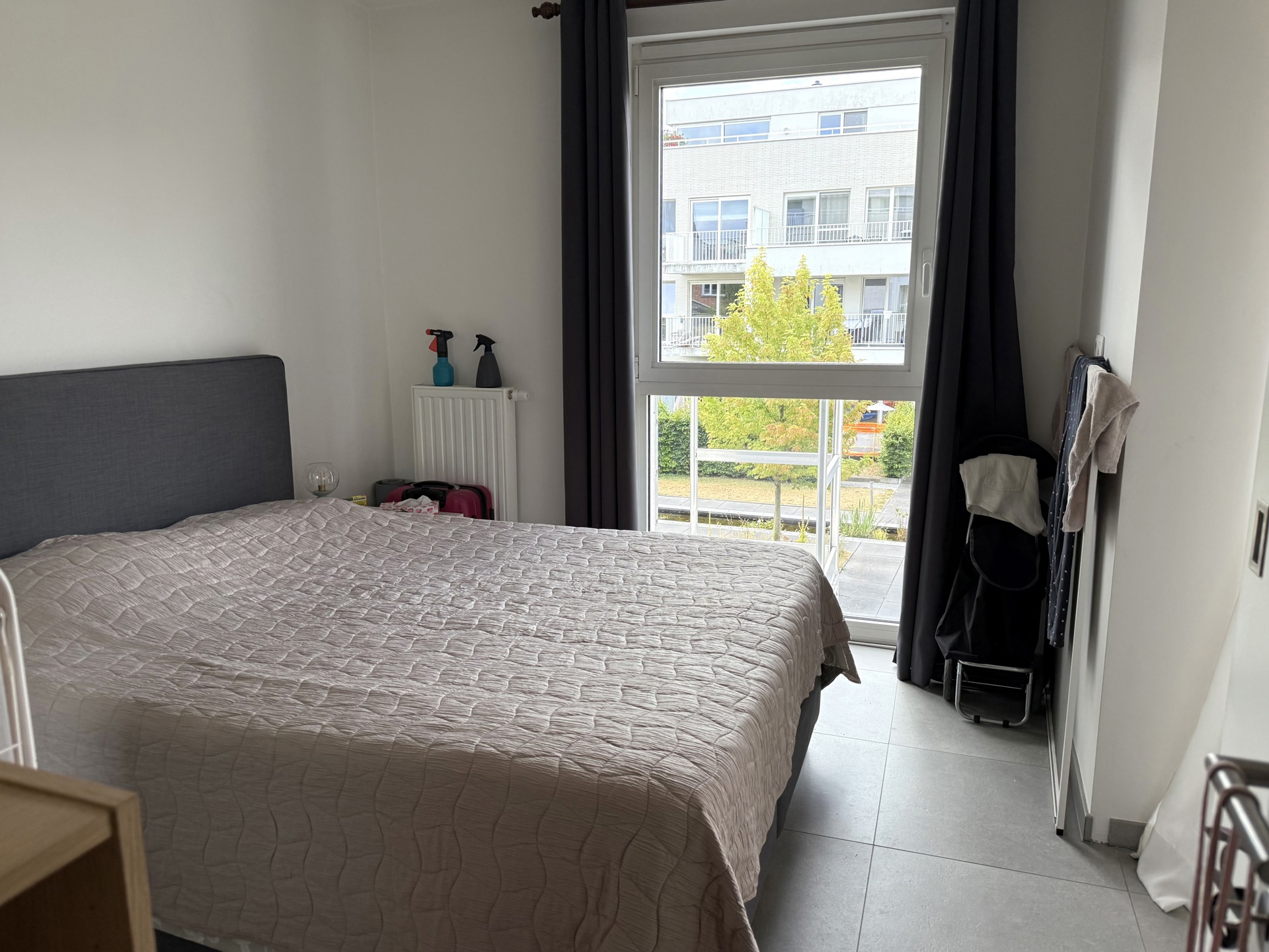 Lichtrijk 1-slaapkamerappartement met terras en parking - foto 5