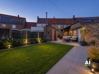 <span><span>Deze ruime gesloten woning, gelegen in het <strong>centrum van Vladslo</strong>, <strong>beschikt</strong> over een voormalige <strong>handelsruimte</strong> die zich perfect leent voor uiteenlopende invullingen, zoals een kapsalon, praktijkruimte, kantoor of voedingswinkel. Wenst u <strong>meer woonruimte</strong>? Dan kan deze ruimte, mits de nodige aanpassingen, ook perfect geïntegreerd worden in de woning.<br /><br />De voormalige handelsruimte biedt bovendien toegang tot een <strong>praktische kelder en een inpandige garage.</strong><br />Het woongedeelte start in de gezellige woonkamer, die aansluit op de keuken en de trap naar de eerste verdieping. Via de keuken bereikt u de wasplaats, het apart toilet, de badkamer en een handige berging. Daarnaast biedt de keuken ook toegang tot een <strong>praktische opbergzolder</strong>.<br />Op de eerste verdieping bevinden zich <strong>drie zeer ruime slaapkamers</strong>. Verder beschikt de woning over een uitzonderlijk <strong>ruime zolder</strong>, die perfect kan worden ingericht als extra slaapkamer, bureau, hobbyruimte of <strong>polyvalente ruimte</strong>.<br />Buiten geniet u van een gezellige koer met tal van bijgebouwen, ideaal als <strong>extra bergruimte</strong>, werkplaats of voor diverse hobby’s.<br />Dankzij de centrale ligging, de ruime indeling en de vele mogelijkheden vormt deze eigendom de ideale basis voor wie op zoek is naar een woning met <strong>extra potentieel</strong>.</span></span>
<div><br /><span><u><span>Troeven:</span></u></span>
<ul>
<li><span><span>Centrale ligging in het centrum van Vladslo;</span></span></li>
<li><span><span>Voormalige handelsruimte met diverse mogelijkheden;</span></span></li>
<li><span><span>Inpandige garage;</span></span></li>
<li><span><span>Praktische kelder;</span></span></li>
<li><span><span>Gezellige koer met tal van bijgebouwen;</span></span></li>
<li><span><span>Drie zeer ruime slaapkamers;</span></span></li>
<li><span><span>Inrichtbare zolder.</span></span></li>
</ul>
<span><span>Wenst u meer info? Of liever een bezichtiging? Neem contact met ons kantoor en we begeleiden u graag verder tijdens een plaatsbezoek. Dit kan op het nummer 051 50 11 51 of per mail via diksmuide@diksimmo.be. </span></span></div>