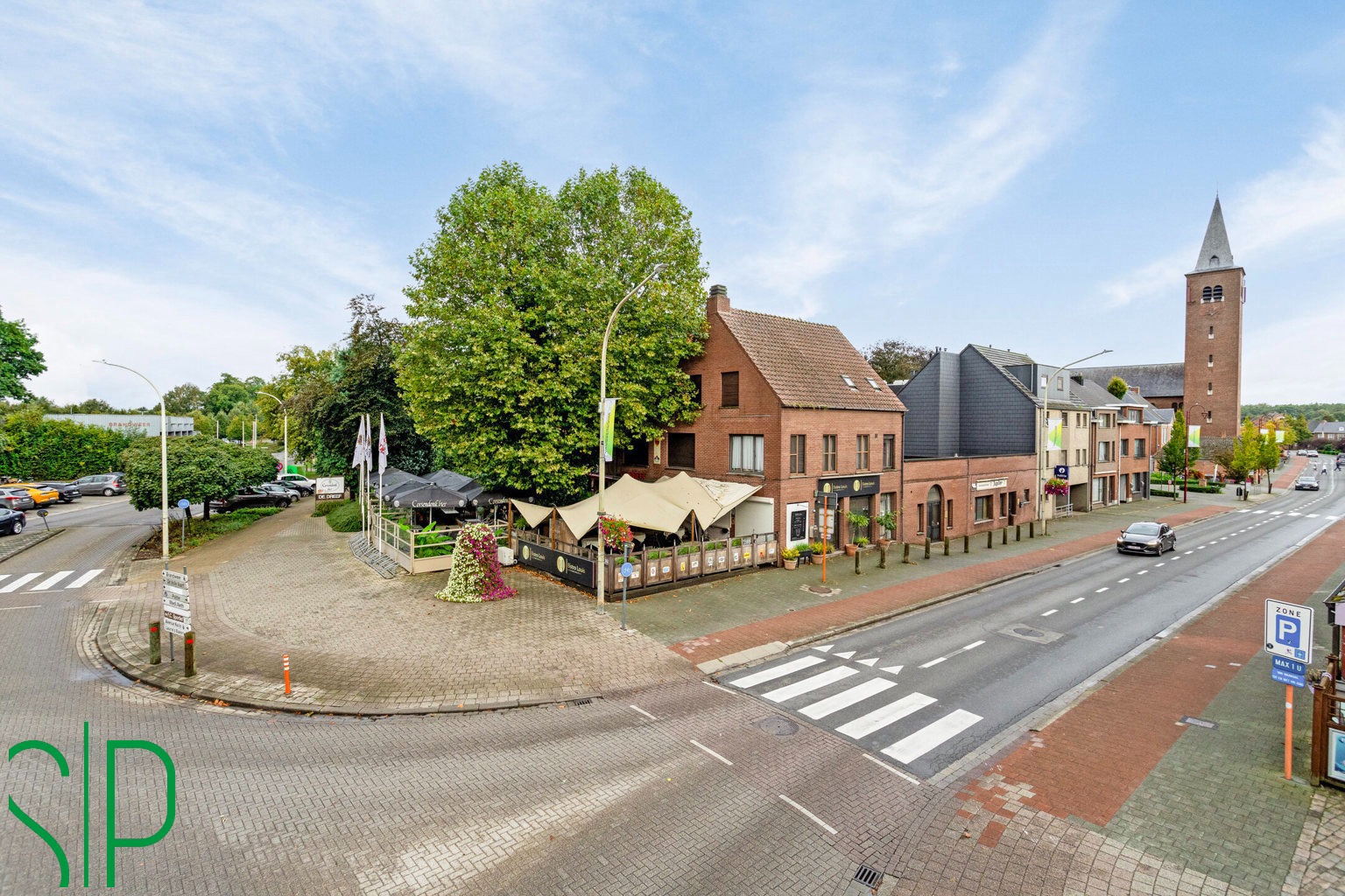 Opbrengsteigendom met 2 handelspanden en 2 appartementen. - foto 3