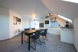 Dit vernieuwde en gezellige dakappartement is ideaal gelegen in de gegeerde Collegewijk. Het appartement bevindt zich op de derde verdieping...