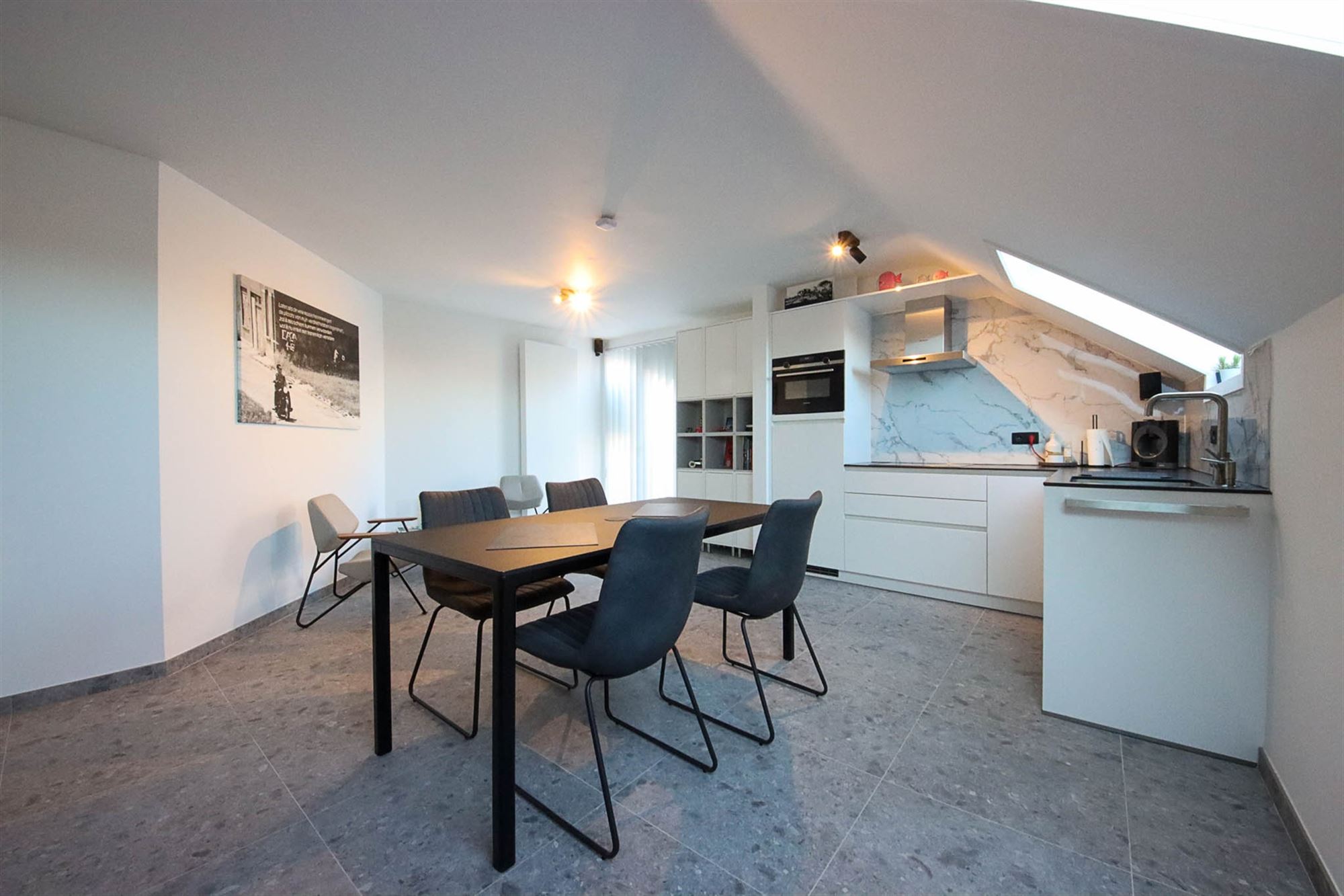 Vernieuwd appartement met 1 slaapkamer - foto 3