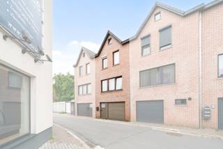 Op een uitstekende locatie in het centrum van Herent, op wandelafstand van het station, bevindt zich deze ruime en goed onderhouden woning met...