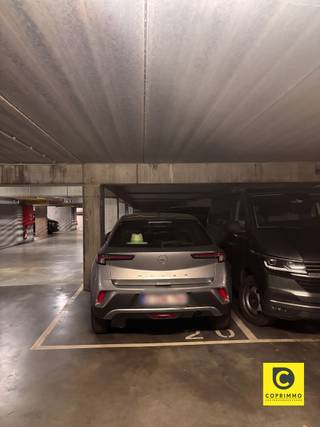 In de Van Beethovenstraat bevindt zich deze ondergrondse staanplaats in een verzorgd gebouw. Via de automatische toegangspoort rijdt u vlot naar...