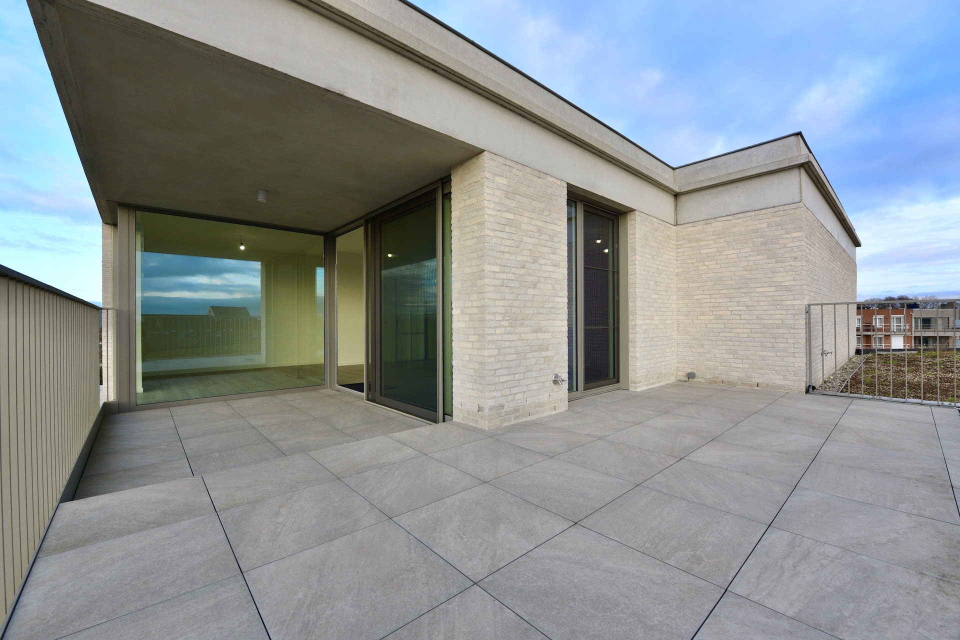 Penthouse met 3 slpk, 2 badk, groot terras, gar*, stpl* en kelder* voor 395.000 EUR excl. BTW - foto 5