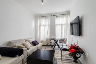 <p><span>Lange Lobroekstraat 169 - Antwerp (2060)</span></p><p><span> </span></p><p><span>First floor, front unit</span></p><p><span>Energy-efficient 1-bedroom apartment (59 m²) in Antwerp (2060).</span></p><p><span>On Lange Lobroekstraat, you’ll live in an up-and-coming neighborhood near Park Spoor Noord and the Slachthuissite. Shops, supermarkets, and other amenities are easily accessible, and there’s no shortage of public transportation options. Plus, you can reach the city center in no time by bike. Thanks to its proximity to major thoroughfares, access by car is also excellent.</span></p><p><span>The apartment is located at the front of the first floor of a small-scale building and has a living area of approximately 59 m². The building was completely renovated in 2008; the apartment has a favorable EPC rating of B and is equipped with up-to-code electrical wiring. There are separate utility meters, and the fixed costs remain exceptionally low at just 25 €s per month.</span></p><p><span>You enter through the hallway, which provides access to a separate toilet and a practical storage closet. To your left, you enter the open living area with an open kitchen, which together total approximately 27 m². Thanks to the large windows at the front, the space enjoys plenty of natural light. </span></p><p><span>The apartment also features a full-sized bedroom measuring 13 m². The bathroom, approximately 3 m², is equipped with a bathtub/shower and a vanity unit.</span></p><p><span>A practically laid-out and energy-efficient apartment with low fixed costs in a central location in Antwerp. Ideal as a first home or as an investment!</span></p><p><span>Living area: 59 m² (ref.: gross floor area, EPC). For more information or a free appraisal, visit </span><span><span>www.hansimmo.be</span></span></p><p><span> </span></p>