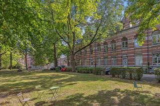 In het uitzonderlijke en geklasseerde kader van de voormalige Veeartsenijschool in Anderlecht bevindt zich dit prachtige loftappartement van ±168...