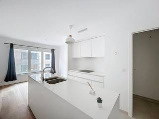 Gelegen in de Trierstraat, vlakbij de Europese instellingen en het Luxemburgplein: ontdek dit prachtige ongemeubelde appartement van 102m² in...