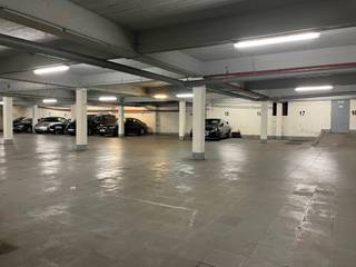 autostaanplaats in een ondergrondse parkeergarage in het centrum van Turnhout vlak bij de Gasthuisstraat & Leopoldstraat. Plaats momenteel verhuurd...