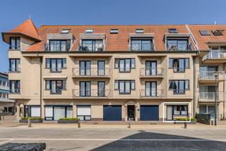 Ontdek dit gelijkvloers appartement, ideaal gelegen in het hart van Bredene Duinen, op slechts 500 meter van de zee en op wandelafstand van...