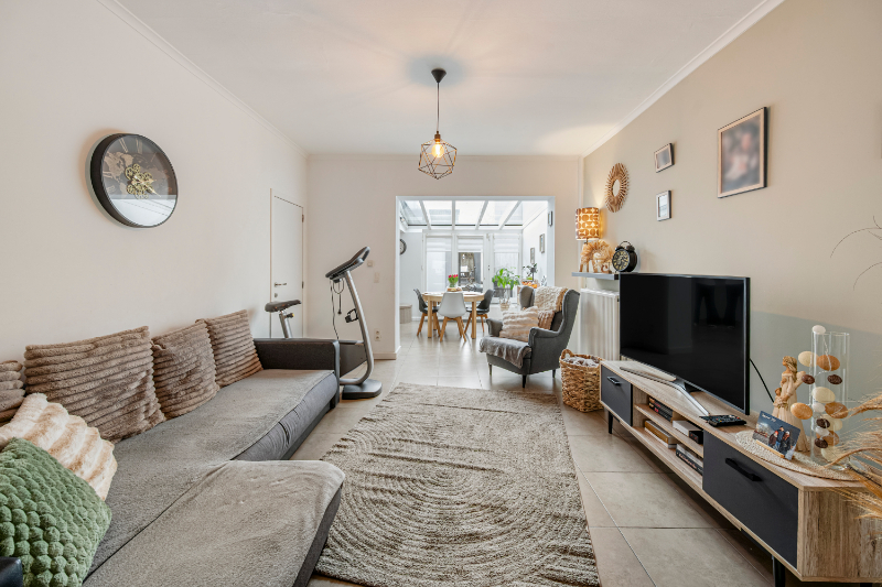 GERENOVEERDE KNAPPE  EIGENDOM MET GROTE GARAGE - foto 3