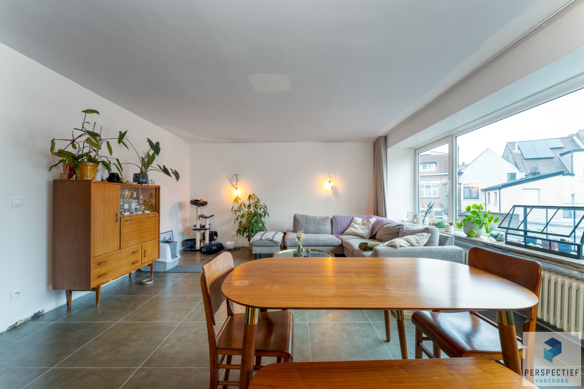 Gerenoveerd appartement met 2 slaapkamers en terras in een kleinschalige residentie. - foto 3