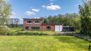 Unieke renovatiekans op een uitzonderlijke toplocatie in het hart van AartselaarOp zoek naar een project met karakter, ruimte én een ongeziene...