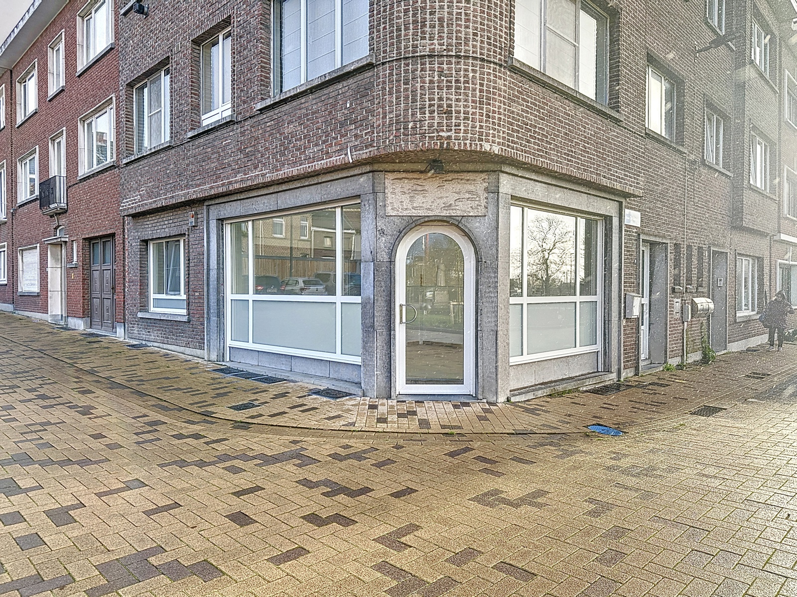 Commercieel gelegen hoekpand - foto 1