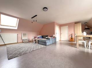 Ruim dakappartement te St-Gillis bij DendermondeDit ruime dakappartement van 107 m² bevindt zich op de tweede verdieping en ligt op wandelafstand van...