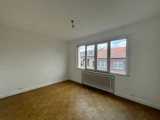 UCCLE, entre Stalle et Calevoet, proche de toutes les commodités et des transports, appartement 2 chambres de ± 72m² situé au 2ème étage d'un...