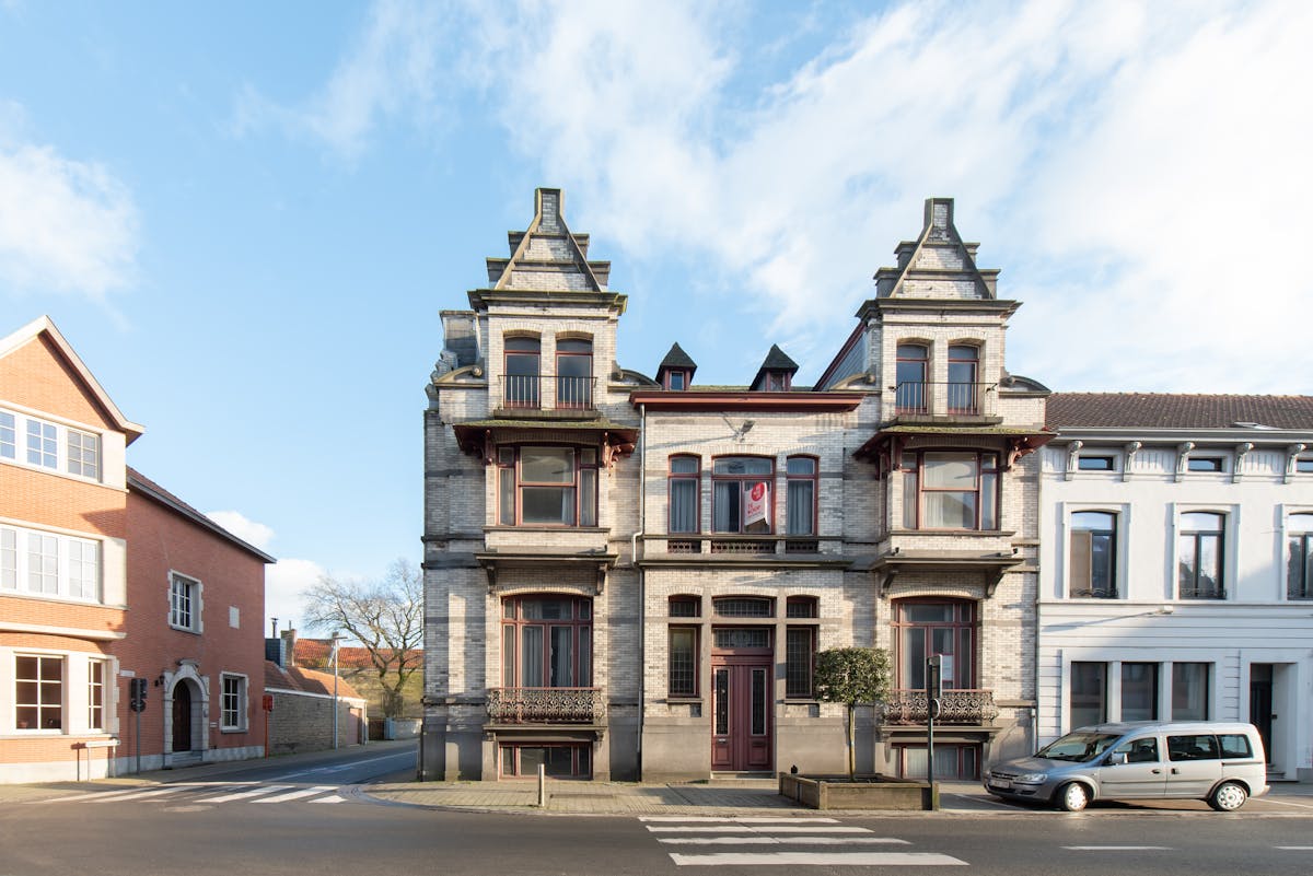 Te renoveren herenwoning te koop te Gistel - foto 2