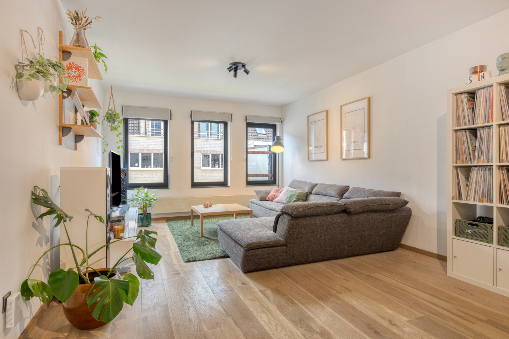 Instapklare bel-etagewoning met dubbele garage en tuin in het centrum van Retie - foto 5