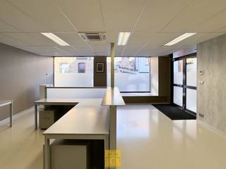 In het bruisende hart van Loppem, op een steenworp van het dorpsplein, bevindt zich dit uitzonderlijk ruime handelspand (EPC Label A)...