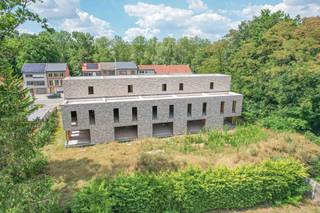 Ontdek VILLA E, een eigentijdse woonproject aan de Tervuursesteenweg 401 in Elewijt.Deze nieuwe ontwikkeling omvat vijf stijlvolle gezinswoningen met...