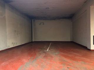 Autostaanplaats gelegen in de Nassaustraat, op slechts 50 meter van het MAS. Een gewilde locatie voor parkeerplaatsen dus ook als investering...