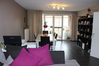 Gunstig en zeer centraal gelegen appartement op wandelafstand van alle winkels en scholen!  Dit pand ligt vlakbij de oprit van de...