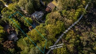 <p><strong><span>Uniek perceel van 1.538 m² met directe toegang tot de heide</span></strong></p>
<p><span>Droom je van rust, natuur en privacy? Dan is dit uitzonderlijke perceel van maar liefst </span><strong><span>1.538 m²</span></strong><span> precies wat je zoekt. Gelegen in een groene en rustige omgeving, biedt dit terrein een </span><strong><span>rechtstreekse ingang tot de heide</span></strong><span>, ideaal voor natuurliefhebbers, wandelaars en wie houdt van een open, ongerepte omgeving.</span></p>
<p><span>Op het perceel bevindt zich een </span><strong><span>klein, charmant oud huisje</span></strong><span>, dat mogelijkheden biedt voor renovatie of een totaal nieuw project (onder voorbehoud van de geldende stedenbouwkundige voorschriften). </span></p>
<p>Het perceel is gelegen in woongebied en in RUP Woonbos.<br /><br /><span>De troeven op een rij:<br /></span> -<strong>Ruim perceel van 1.538 m²<br /></strong>-<strong>Directe toegang tot de heide<br /></strong>-Rustige en groene ligging met veel privacy</p>
<p><span>Een zeldzame opportuniteit voor wie wil wonen of investeren op een toplocatie in het groen. Vraag de voorschriften op bij ons kantoor.</span></p>