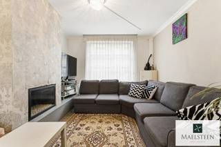 <p>This house with great potential is located in a very quiet neighborhood in Assebroek, just outside the city ring and within walking distance of the Bruges city center. Featuring a sunny city garden, the property could use an update, which will only further enhance its value.</p>
<p>The interior consists of an entrance hall leading to a living room with a dining area, a kitchen with storage followed by a utility room, a separate toilet, and a bathroom equipped with a double washbasin, bathtub, and toilet. Outside, you can enjoy a pleasant and sunny city garden with a garden shed. The upper floors house four surprisingly spacious bedrooms.</p>
<p>With a few targeted improvements, this house can become a beautiful home in a sought-after yet affordable location. The property has an EPC rating of F, meaning a renovation obligation applies.</p>
<p>Please feel free to contact us with any questions or to schedule your personal appointment seven days a week at 0478 93 72 00 or via maxime@maelsteen.be</p>