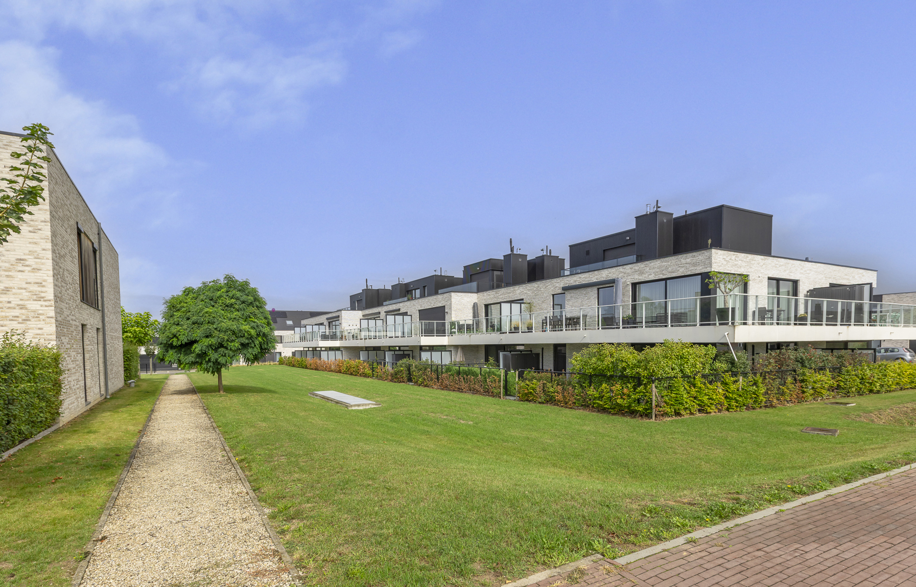 Quasi nieuwbouwappartement met  3 slk, 2 terrassen en garage - foto 2