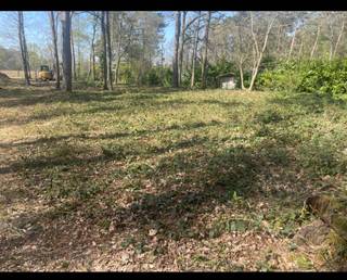 Een mooi recreatie gebied van 7366 M2Een af te breken woning .BouwVergunning aanwezig voor een nieuwe vakantiewoning .Natuurlijke vijver aanwezig...