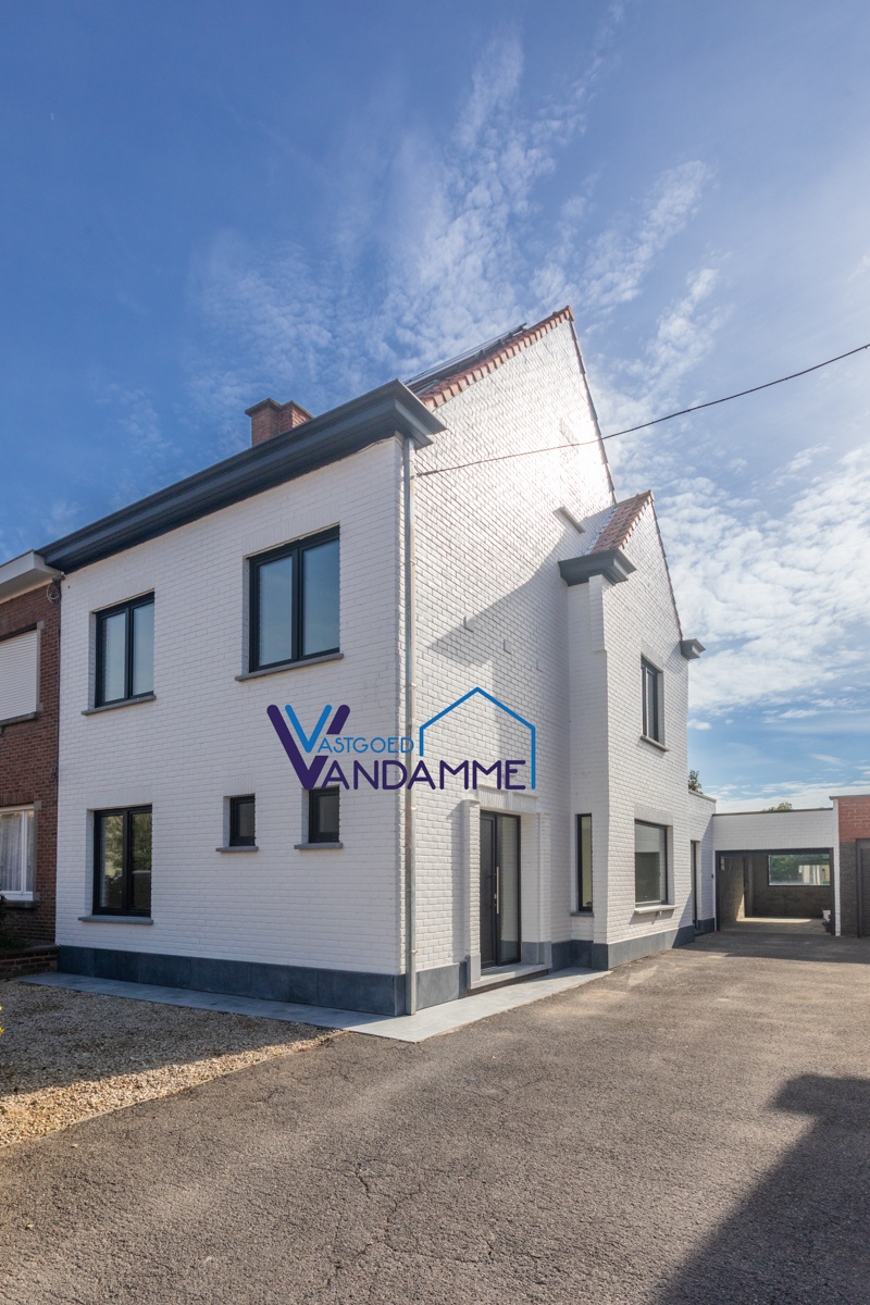 Instapklare, halfopen woning met 5 slaapkamers, bureau, tuin, volledig ingerichte keuken...(energielabel B) - foto 1