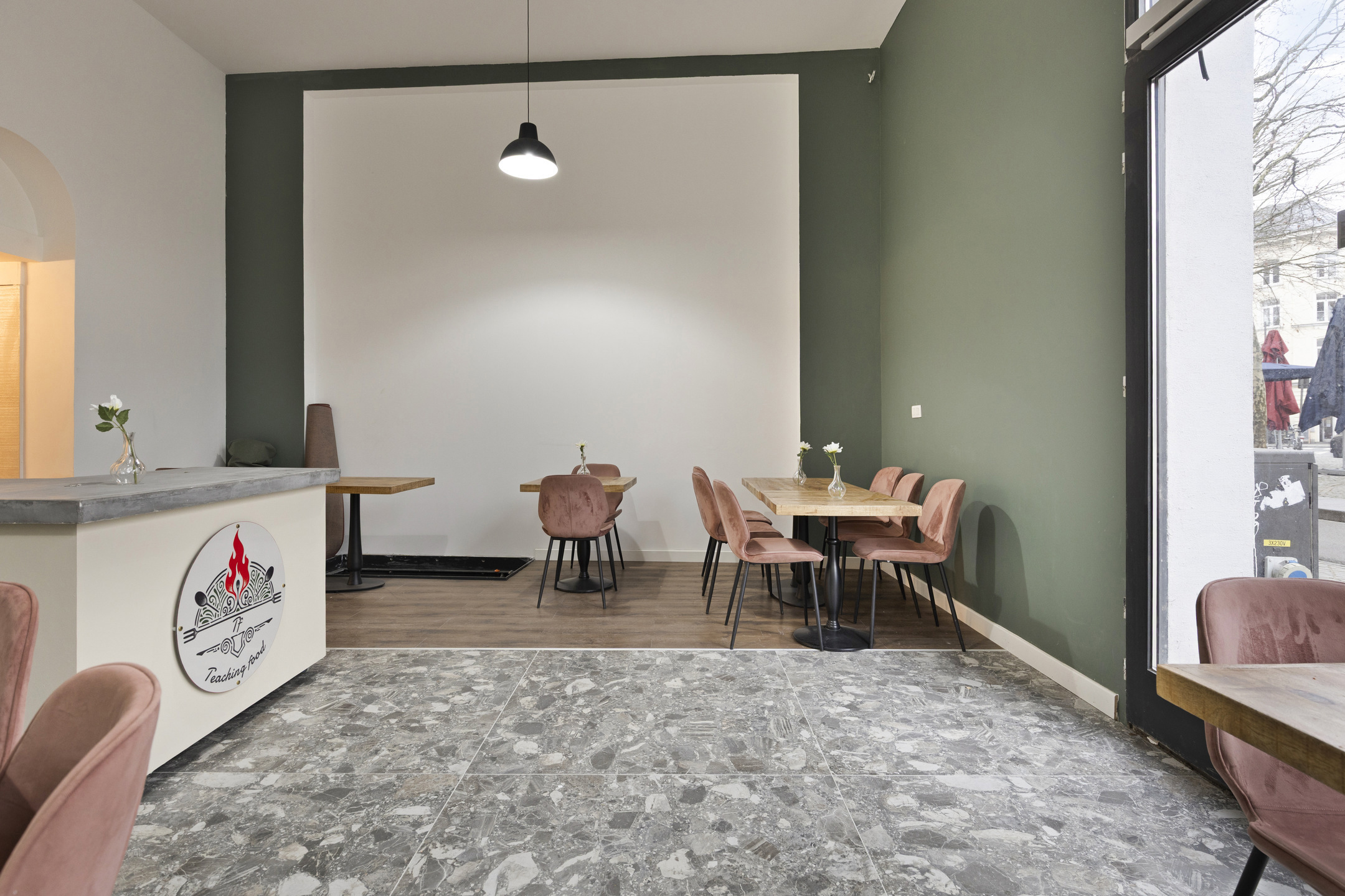 Commercieel gelijkvloers aan de Historische Falconpoort. - foto 4