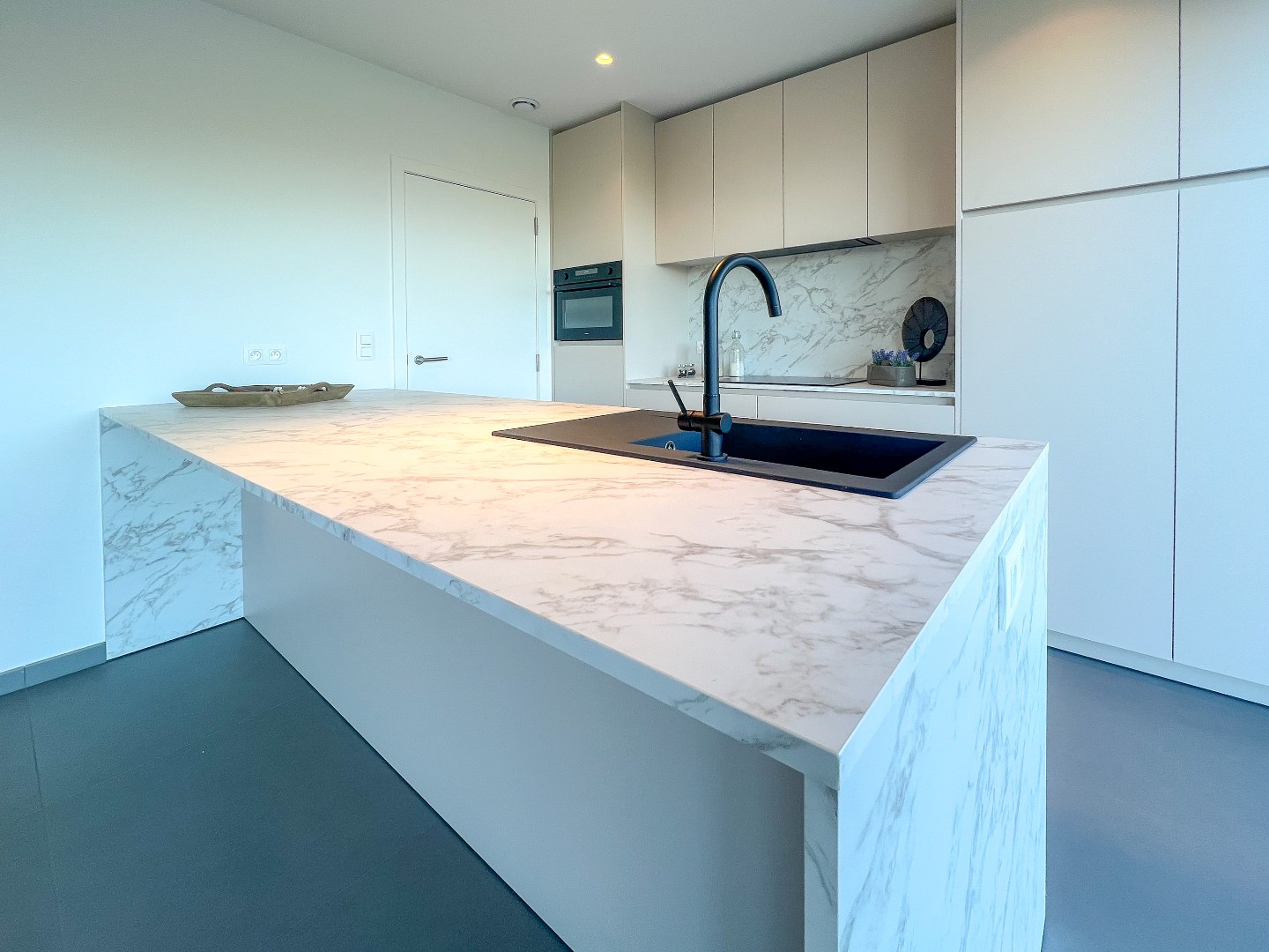 Moderne halfopen nieuwbouwwoning op 537 m² met landelijk verzicht op topligging te Torhout - foto 4